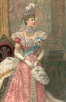 Thin lady wearing a formal dress, a rope of pearls and a tiara