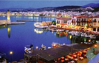 Rethymnon-harbour-at-night.jpg